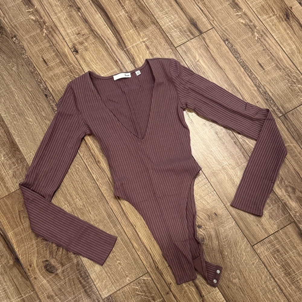 Aritzia Plum Ribbed Long Sleeve Bodysuit